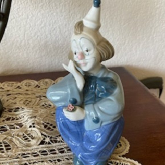 Vintage * Pensive SWEET Sitting CLOWN Figurine * signed PORCELANA de CUERNAVACA - Picture 1 of 7